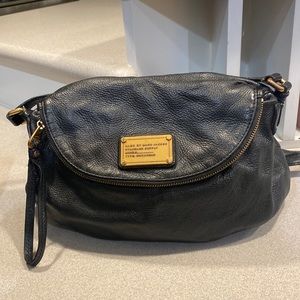 Marc Jacobs black cross body bag.